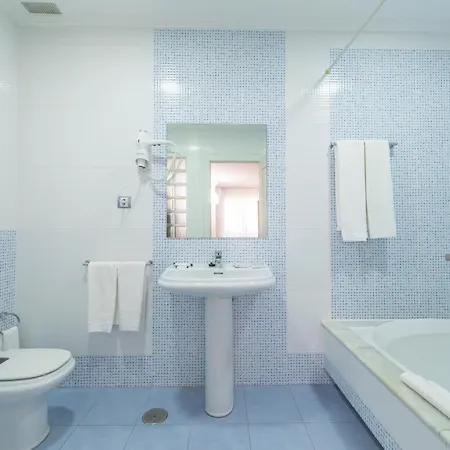 מלון Hotel Holiday Nigrán